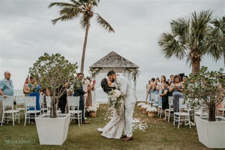 'Bachelor in Paradise' Finale: Mari and Kenny Get Married on the Beach Months Before Their Puerto Rico Wedding