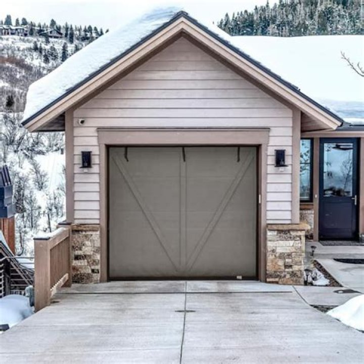 6 Best Garage Door Screens to Keep Unwanted Pests Away