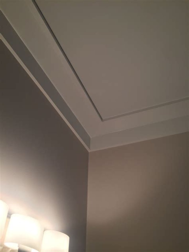 8 Modern Crown Molding Designs and Ideas