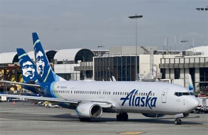 Alaska Airlines passenger told to 'cover up' or