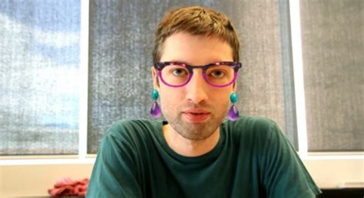 Andrew Hussie Net worth, Age: Weight, Kids, Bio-Wiki, Wife