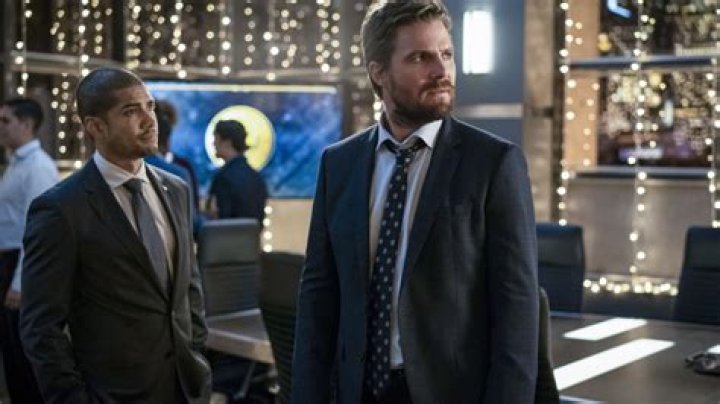 Arrow Star Stephen Amell Wouldn't Mind Suiting Up Again After All