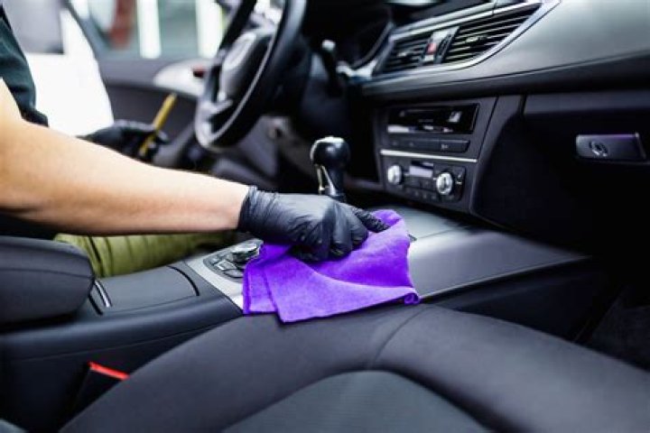 Best Car Wipes for Cleaning Your Car's Interior