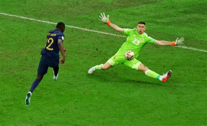 Emi Martinez Explains How He Won the World Cup for Argentina With His Incredible Kolo Muani Save