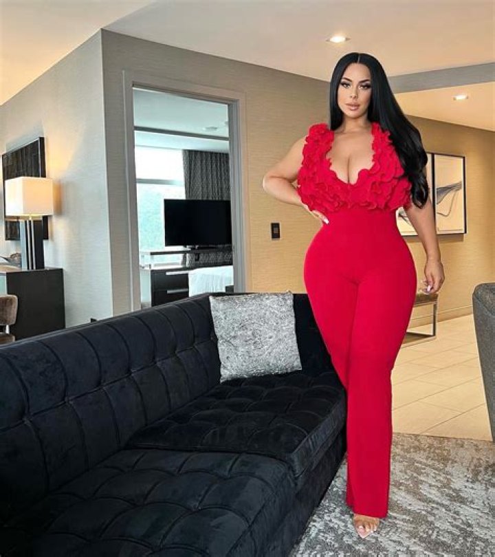 Gemstar (Gemma Walshe): Fashion Model, Real Name, Age, Influencer, Dating Life, Salary!