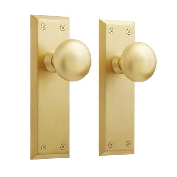 Here's Why So Many Homes Have Brass Doorknobs