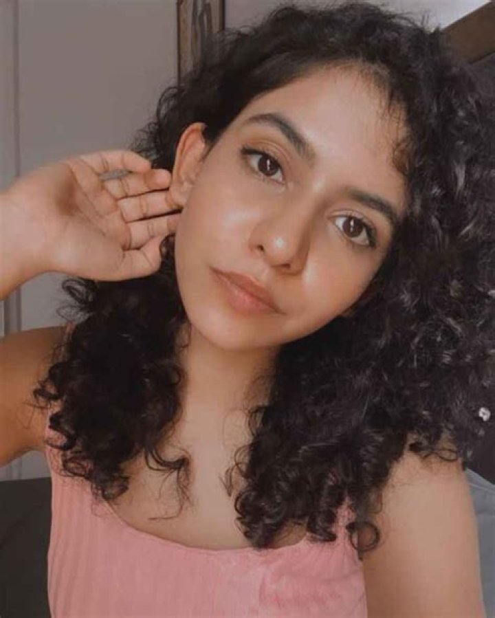 Himika Bose Affairs, Net Worth, Age, Height, Bio and More