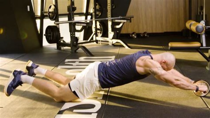 How to Do the Ab Wheel Rollout the Right Way