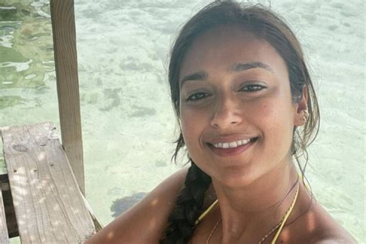 Ileana D'Cruz shares a glimpse of herself enjoying pool day in a cute yellow bikini