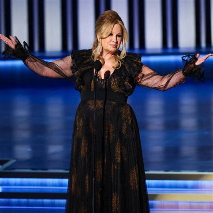 Jennifer Coolidge Has a Message for "All The Evil Gays" at the Emmys