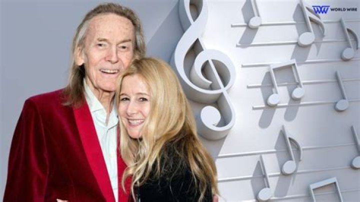 Jennifer Tilly biography, Wiki, husband, Net worth, boyfriend, Photos, Age and many More