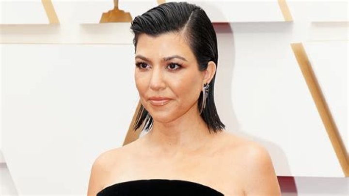 Kourtney Kardashian Posts Heartfelt Birthday Tribute to Kim Kardashian