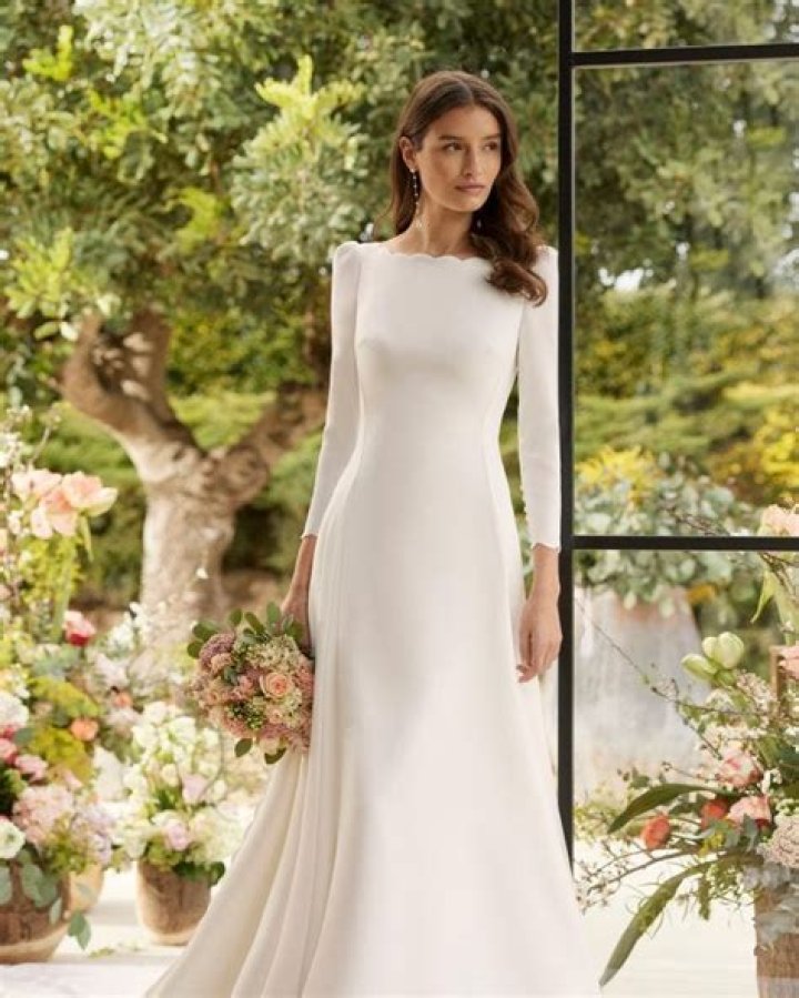 Los 20 vestidos de novia de manga larga más bonitos para una boda de primavera