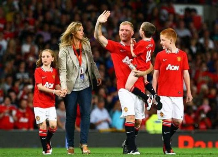 Paul Scholes Wife | Age, Height, Net Worth, Family