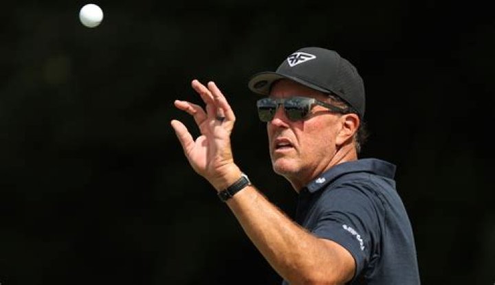 Phil Mickelson Helps PGA Tour Hopeful Prepare For Q-School In 'Coolest Experience' 