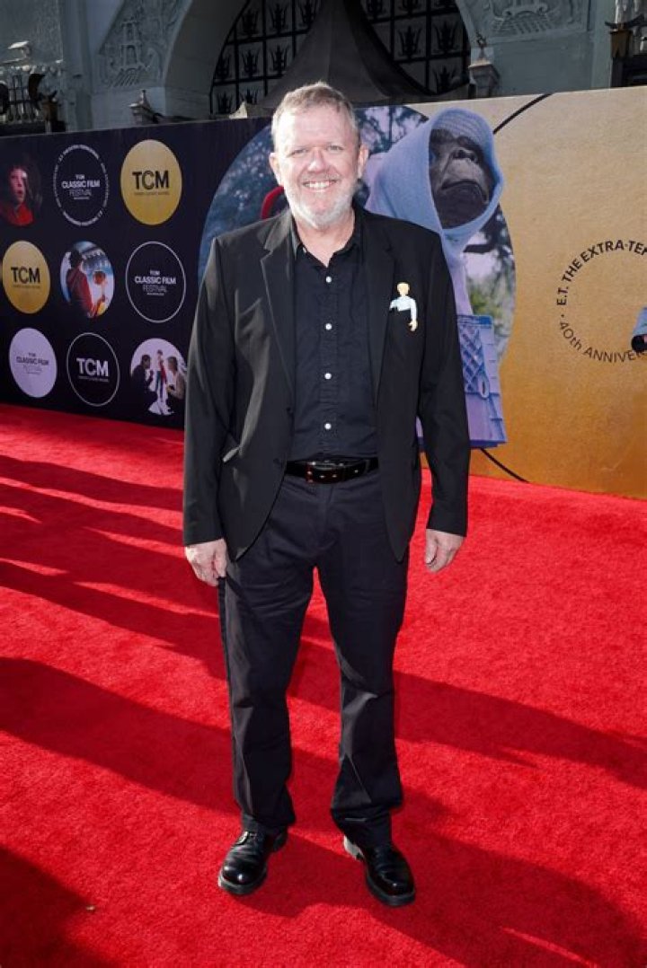 Robert MacNaughton Net Worth