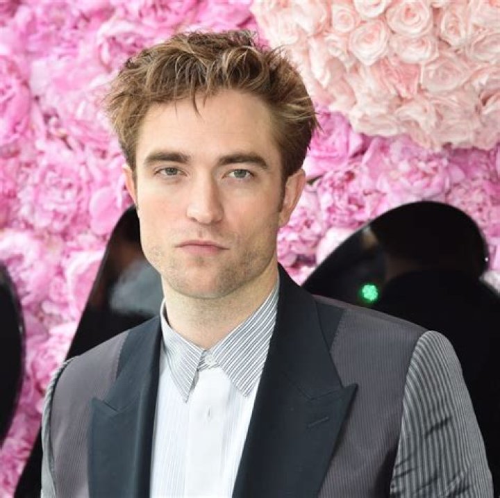 Robert Pattinson Has a Masturbation Streak Going in His Movies and He Knows It