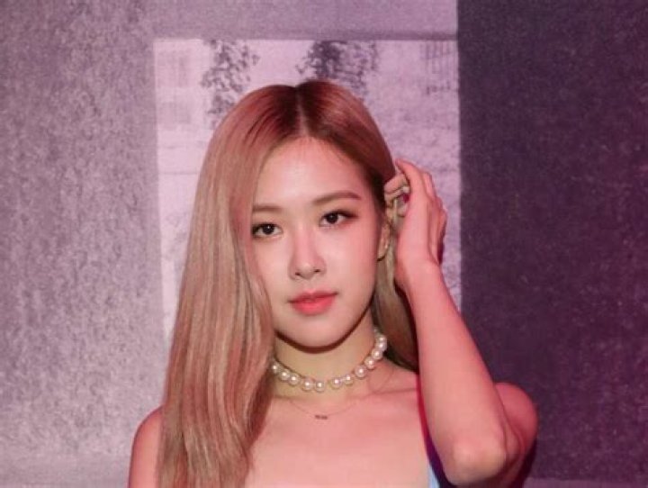 Roseanne Park Height, Boyfriend, (Singer) Net Worth, Career, Age, Parents