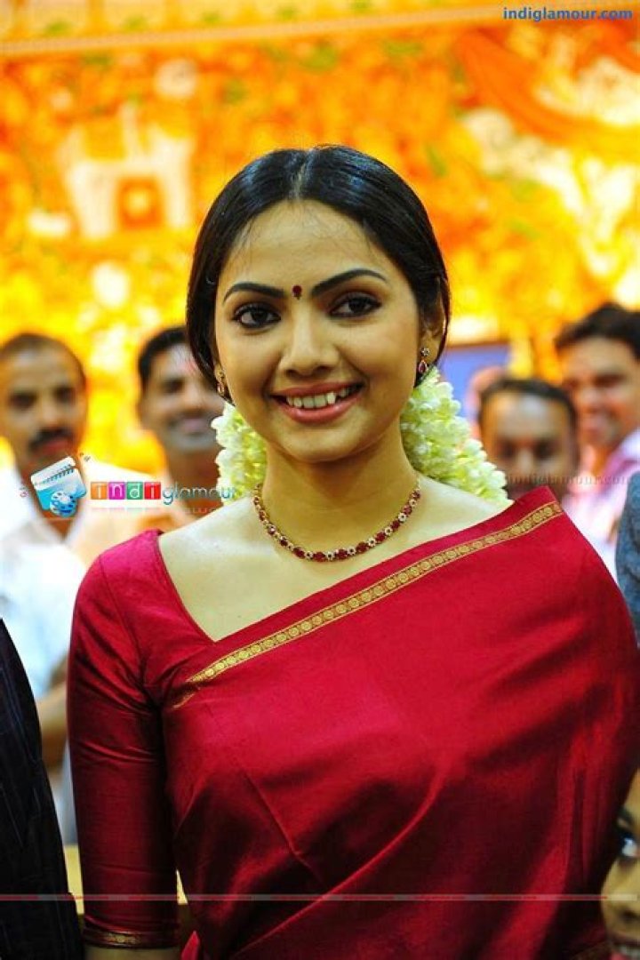 Samvrutha Sunil Height, Affairs, Net Worth, Age, Bio and More