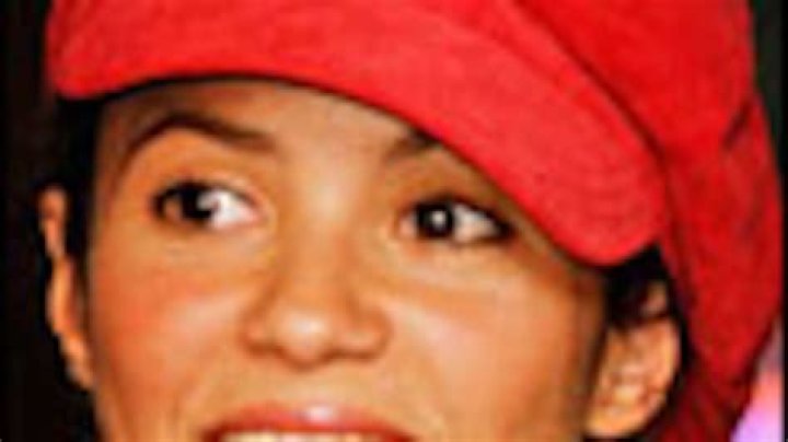 Shakira prefers to go naked - Lifestyle News