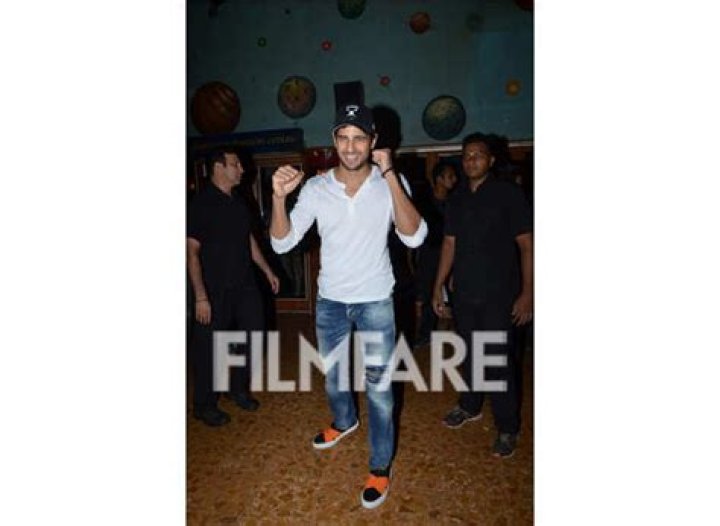 Sidharth Malhotra watches Brothers with fans