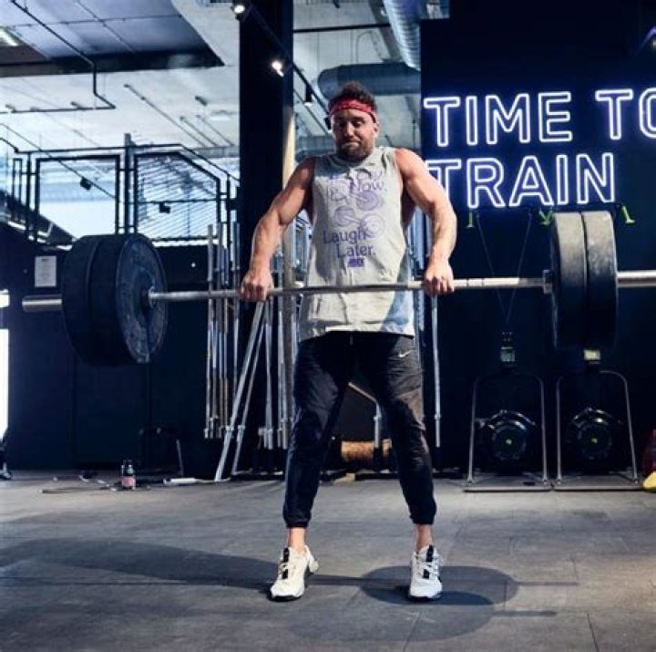 Take on This 7-Move Barbell Workout for Full Body Gains in 30 Minutes