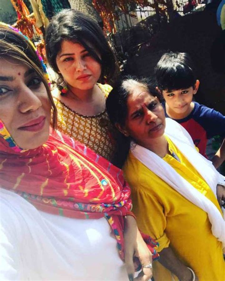 Tanya Desai Wiki, Wikipedia, Biography, Net Worth, Age, Boyfriend, Family Photos