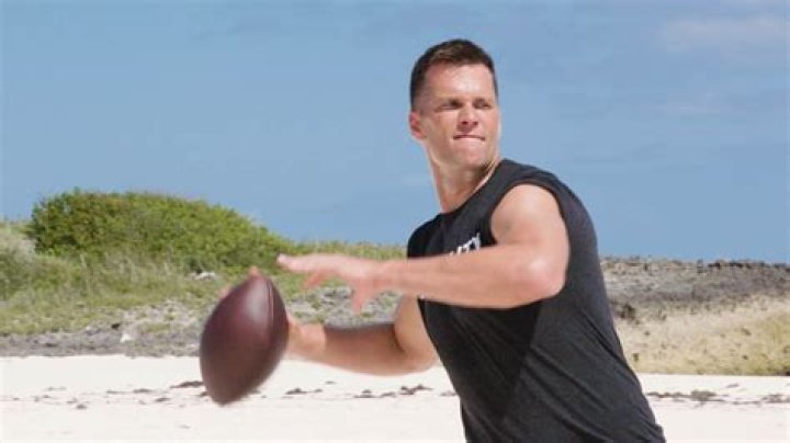 Tom Brady Shows Off His Six-Pack in Shirtless Vacation Photos