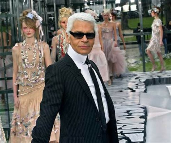 Top 10 Famous Fashion Designers Of All Time!