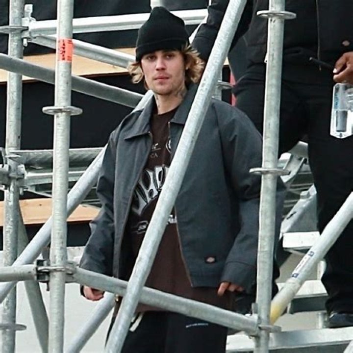 Watch Justin Bieber Cover Up His Tattoos for "Anyone" Music Video