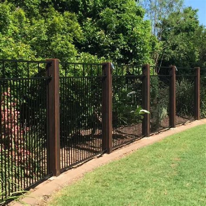 Yard Fencing - 10 Modern Fence Ideas